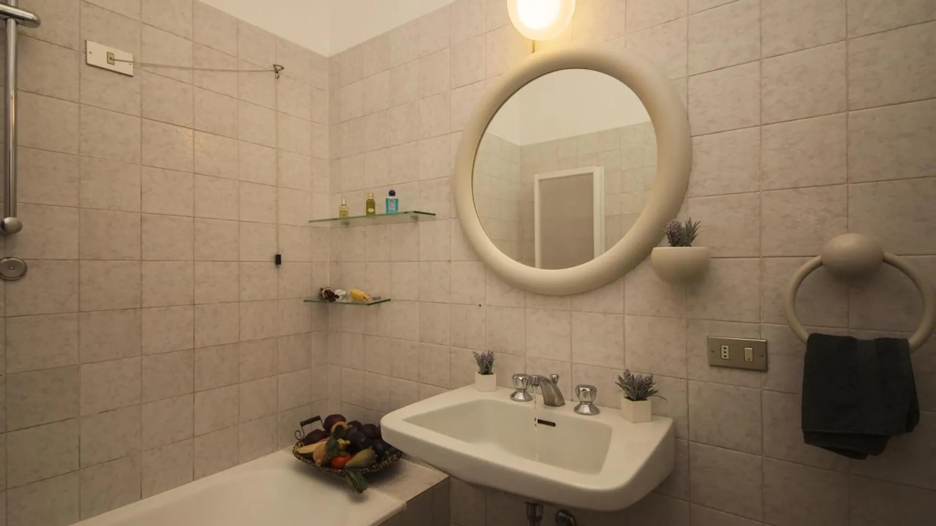 Rododendro Rosso - Happy Rentals Ispra Apartment