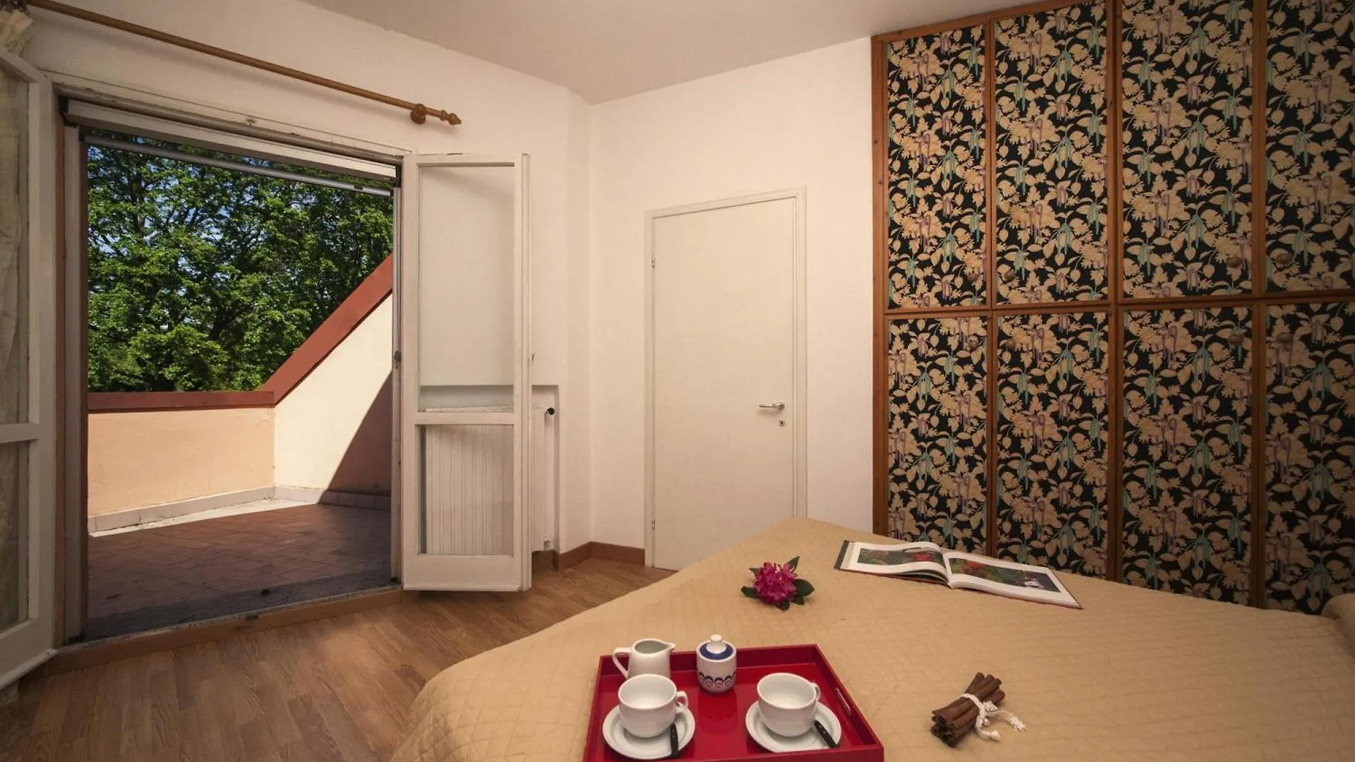 Rododendro Rosso - Happy Rentals Ispra