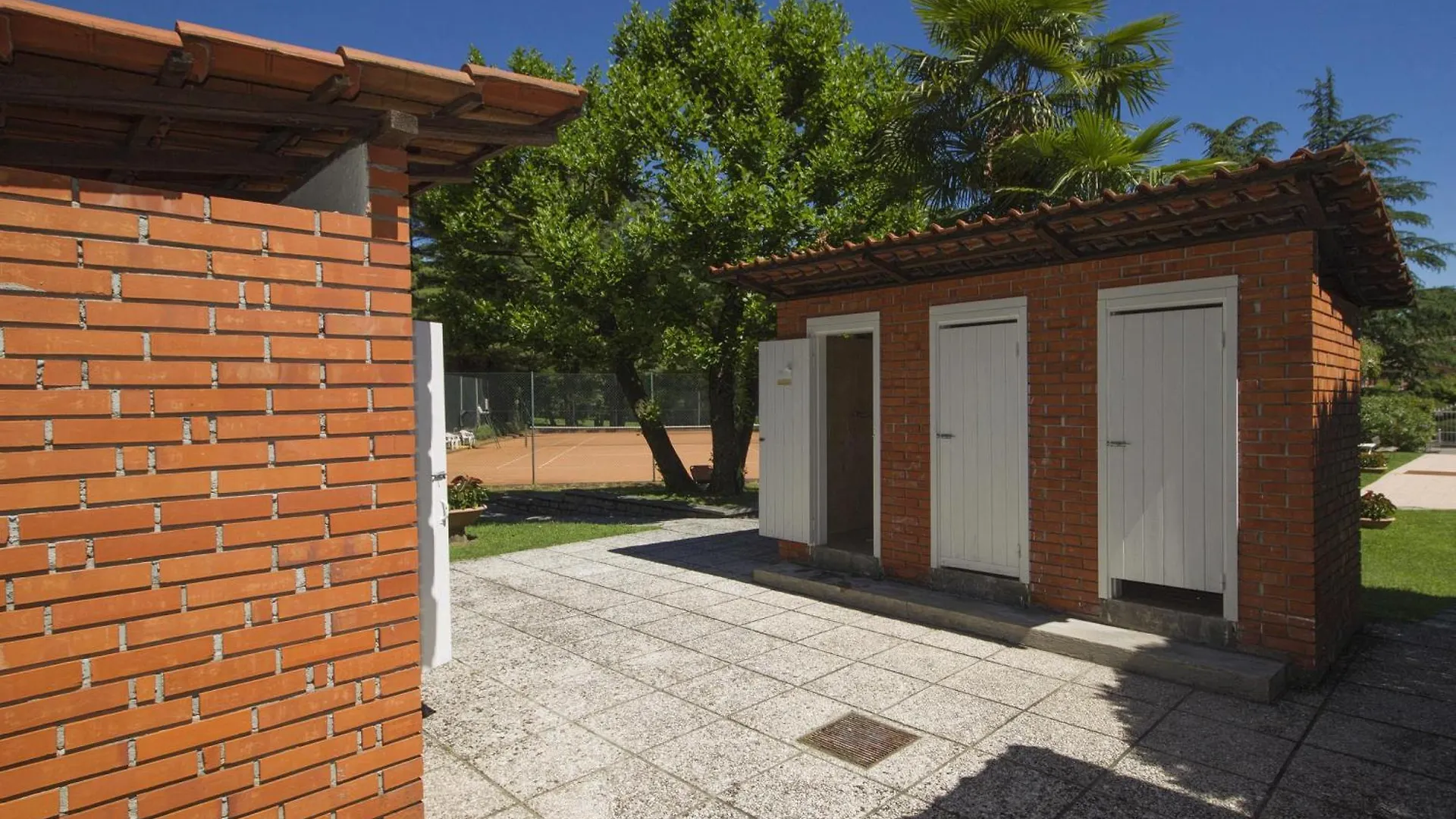 Rododendro Rosso - Happy Rentals Ispra