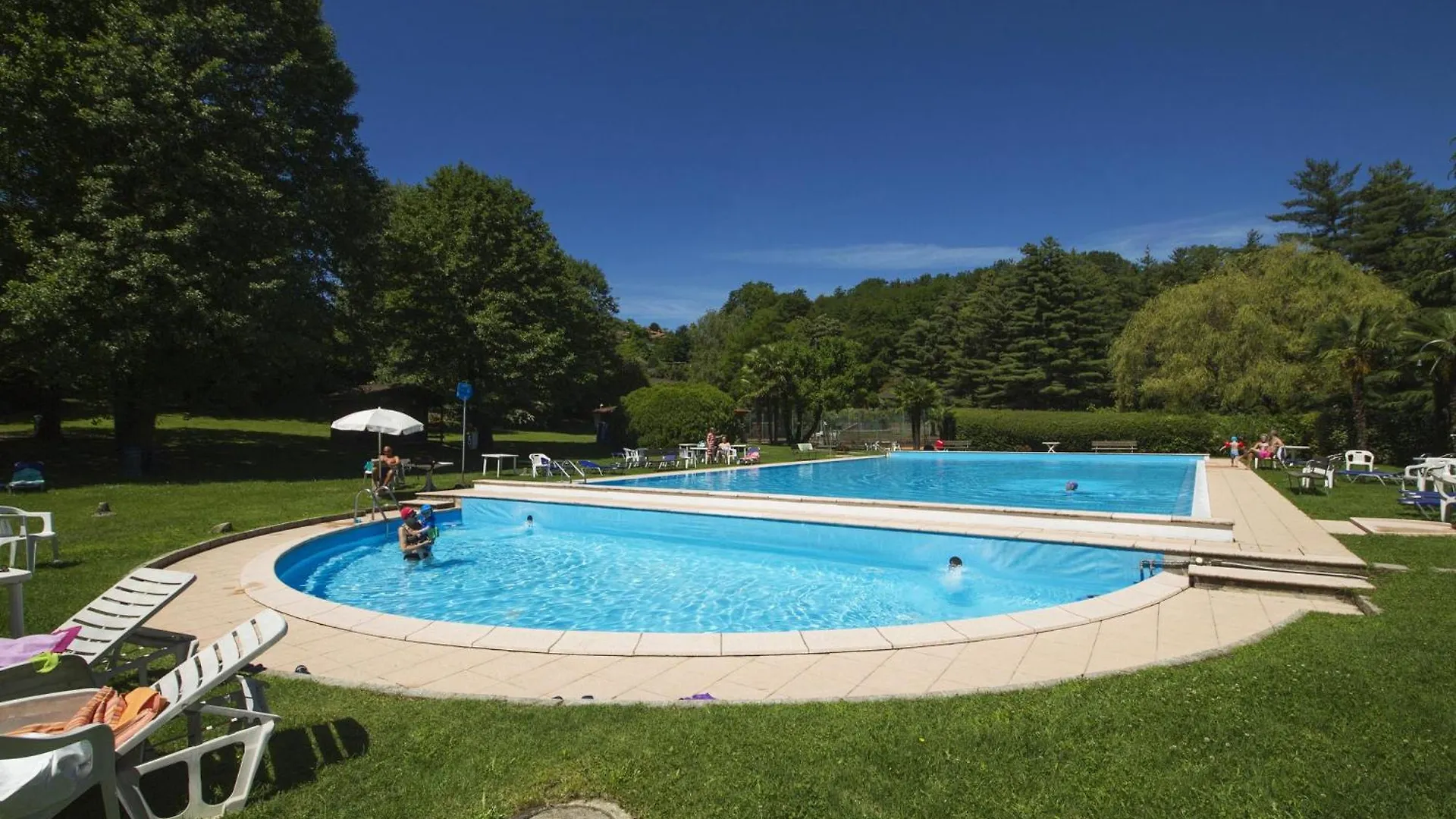Rododendro Rosso - Happy Rentals Ispra