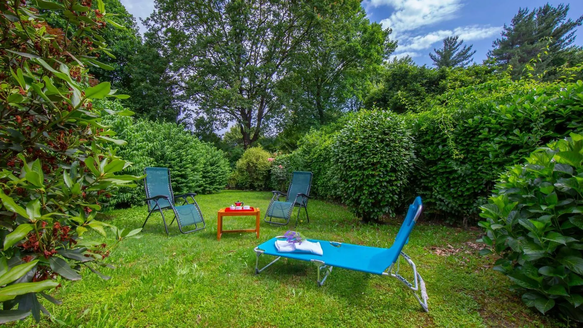 Apartment Rododendro Rosso - Happy Rentals Ispra Italy