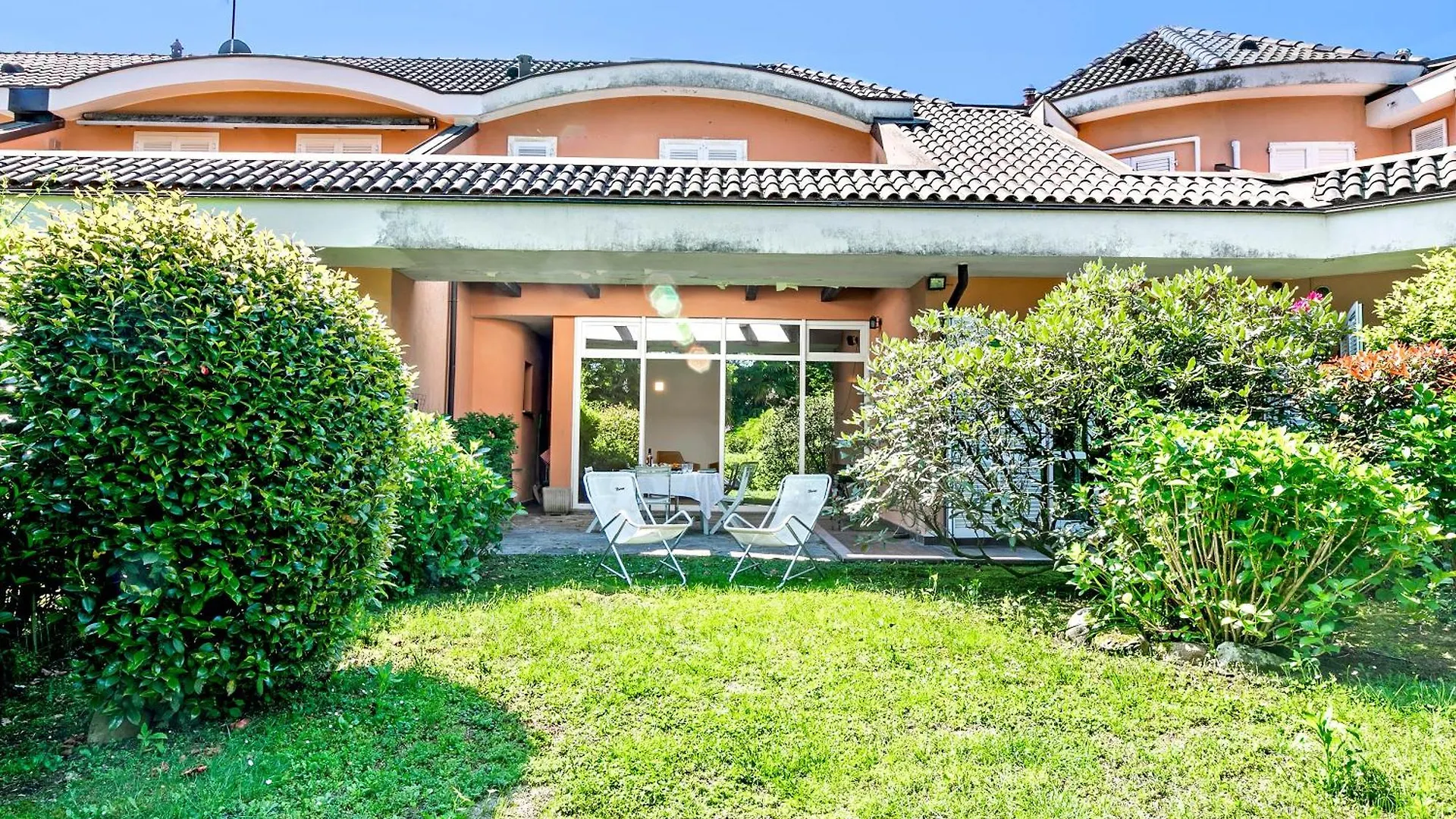 Rododendro Rosso - Happy Rentals Ispra Apartment