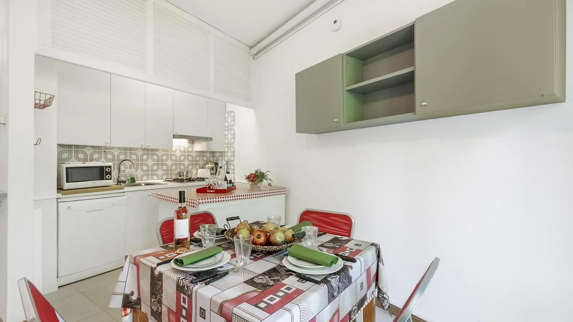 Rododendro Rosso - Happy Rentals Ispra Apartment